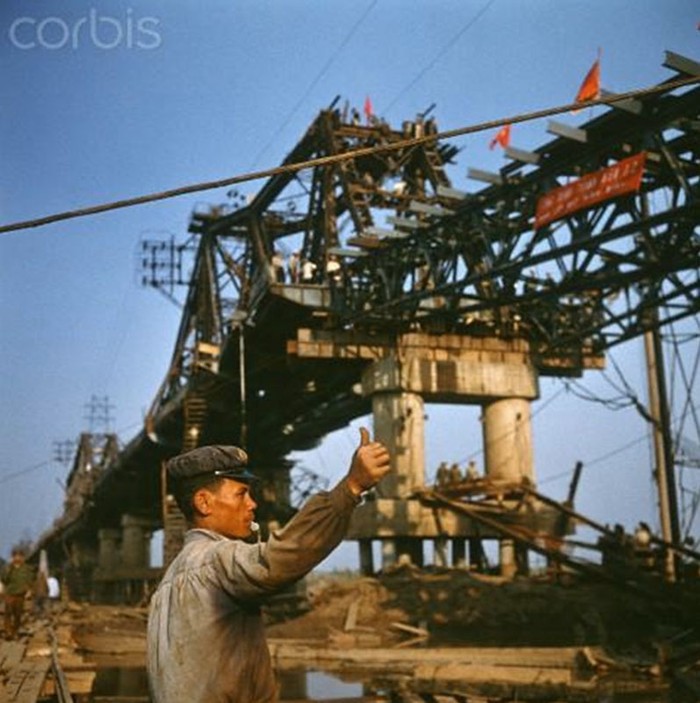 Hà Nội 1973 - Cầu Long Biên trong thời gian sửa chữa.